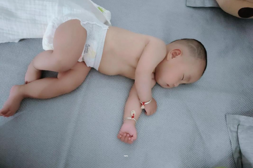 保亭给宝宝添加辅食